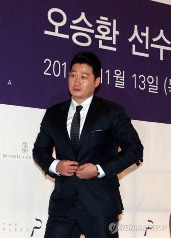 기자회견 마친 오승환