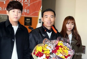 축하받는 이종운 롯데 감독
