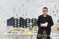 첫 개인전 여는 건축가 조민석