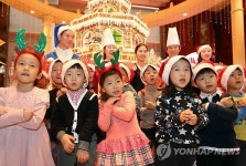 브레드하우스쎄씨본 | 임피리얼 팰리스, 진저 브레드 하우스 자선 이벤트 진행