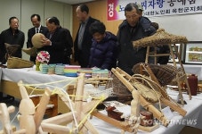 노인들의 수공예품 솜씨