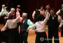 흥겨운 포크댄스