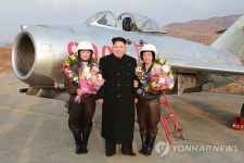 북 김정은, 여성비행사 비행훈련 지도