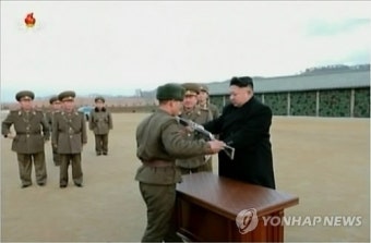 북한 김정은, 호위사령부 포병부대 시찰…훈련 독려