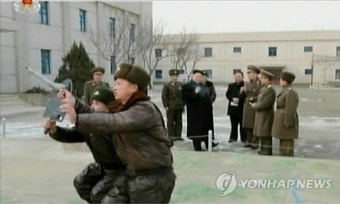 북한 김정은, 공군부대 시찰…훈련 독려