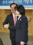 인사하는 김부겸 전 의원과 정의당 심상정 원내대표