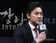 인사말하는 정진영