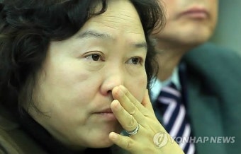 눈물 글썽이는 인재근 의원