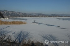 한파로 결빙된 춘천 의암호