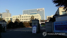 무료주차장으로 변한 옛 법원·검찰청 주차장