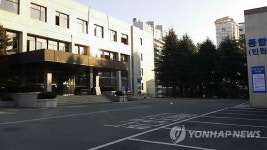 무료주차장으로 변한 옛 법원·검찰청 주차장