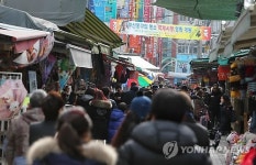 영화 흥행 덕에 국제시장 북적