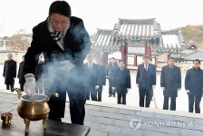 충렬사 참배하는 원주시장