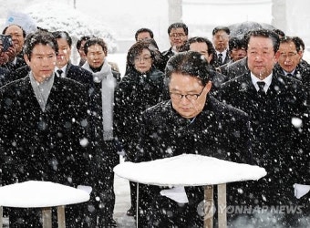 5·18민주묘지 참배하는 새정치연합 당대표 후보들