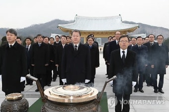 현충원 참배하는 임환수 국세청장