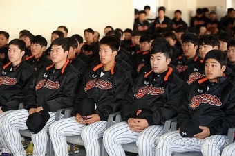 롯데 자이언츠 선수단, 고신대병원서 소아암 돕기