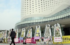 골프존 조이마루 앞 조화들