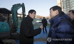 서부광역등기소 펜스설치 항의하는 주민들