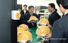 윤상직 장관, KMW 천안사업장 방문