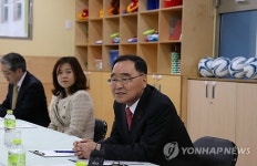정 총리, 어린이집 교사, 학부모와 간담회