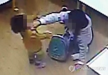학대 물의 문 닫는 어린이집 속출…두번 우는 엄마들