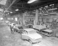 1965년 신진공업 국산 자동차 생산공장