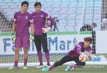 <아시안컵축구> 정성룡의 헌신…진현이 열심히 하는 게 좋다
