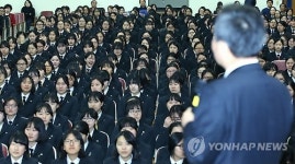 강연 집중하는 학생들