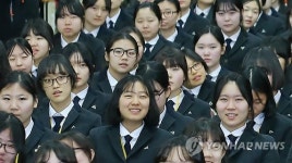 강연에 집중하는 학생들