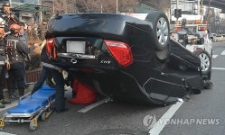 월곡역 인근 차량 전복사고