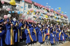 꿈풍선 날리는 졸업생