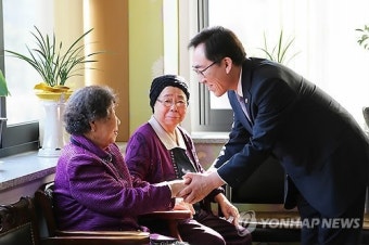 군위안부 만난 외교차관 