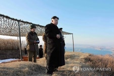 김정은, 새 함대미사일 시험발사 참관