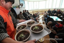 어르신에게 대접하는 사랑의 자장면