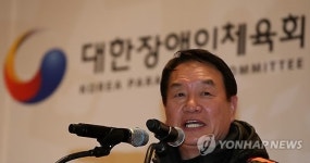 축사하는 김성일 회장