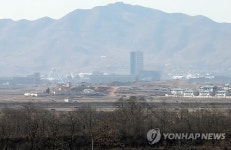 대성동 마을에서 바라본 기정동 마을