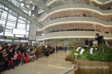 경방 타임스퀘어 공개 프러포즈 이벤트 진행