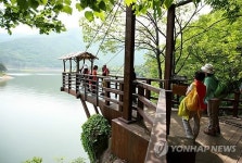 <길따라 멋따라> 산길에 사연 덧그린 괴산 산막이 옛길