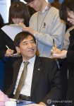 기자와 대화하는 이주열 총재
