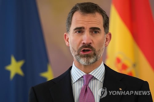 스페인 국왕과 총리, 분노한 수해민들로부터 욕설과 진흙을 맞는다