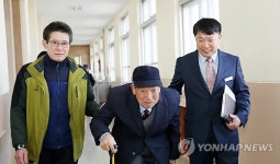 나이는 숫자에 불과…서산 81세 어르신 중학교 입학
