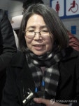 심각한 표정으로 답변하는 김영란 전 국민권익위원장