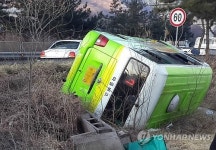 창원서 마을버스·덤프트럭 충돌…21명 경상