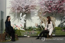 현대아이파크몰, 나무 밑둥 쉼터