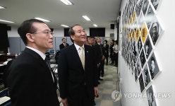 서울지방보훈청 호국홀 둘러보는 박승춘 보훈처장