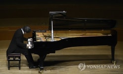 백건우 도쿄 리사이틀…한일우호 기원하며 듀엣 연주