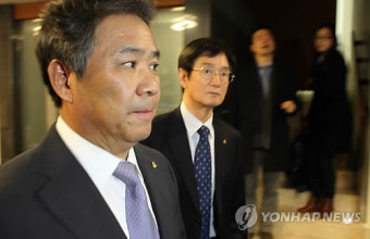 국제연맹 도핑 청문회장 들어서는 이기흥 회장