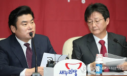 원유철 정책위의장 정책보고