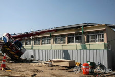 크레인 덮친 구미 구평초, 뒤늦게 임시 휴교