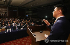 제이디닷컴 소개하는 류창둥 징둥그룹 회장
